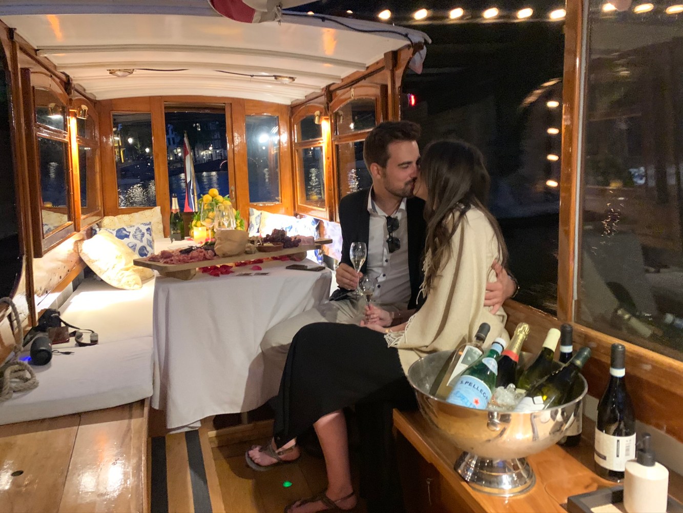 romantische rondvaart met eten in amsterdam