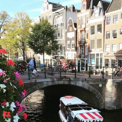 varen met vriendinnen in salonboot Delphine in Amsterdam