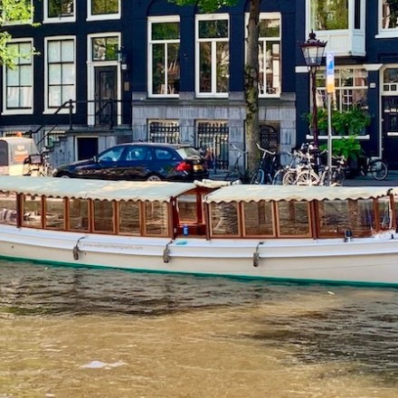 Boek een van onze prive salonboten in Amsterdam