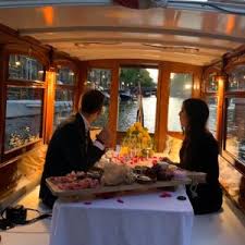 demande en marriage a amsterdam demande en marriage a Amsterdam sur un bateau